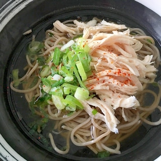 冷やし鶏蕎麦☆鶏のお出汁とレモン香る